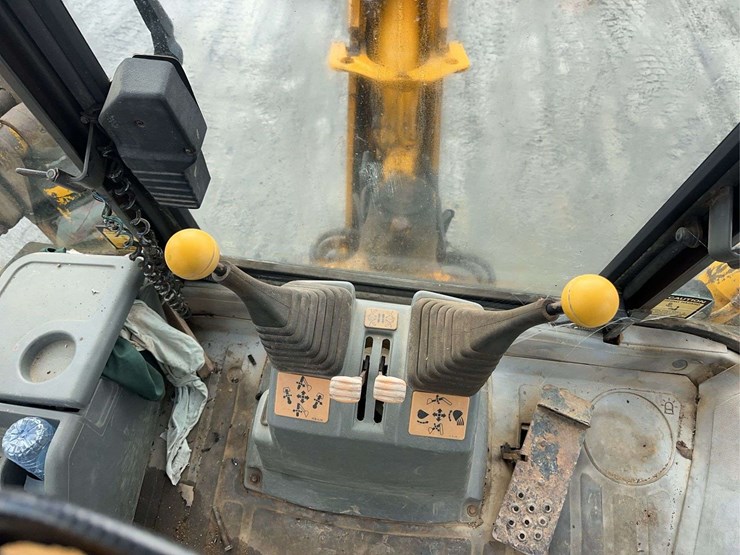 2003-jcb-215-image-31