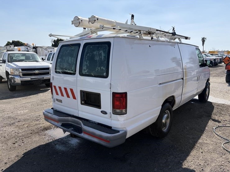 2002-ford-e350-image-3