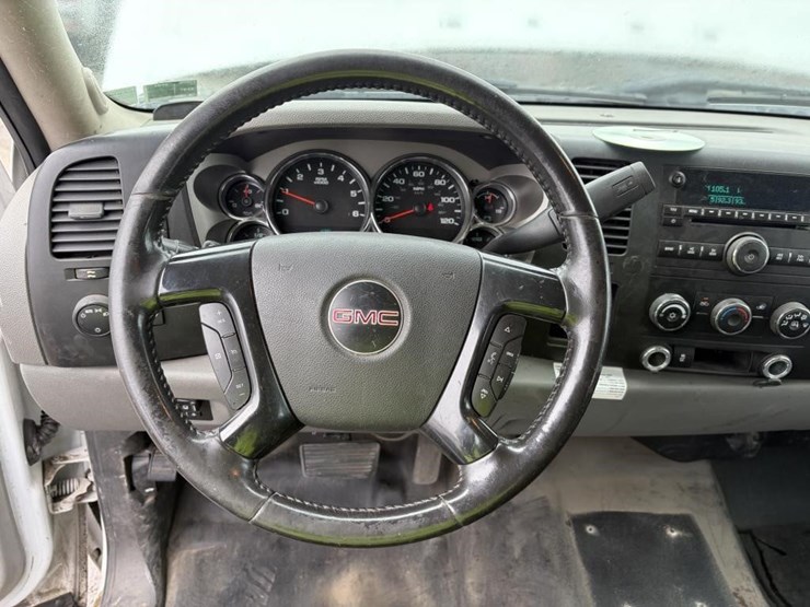 2012-gmc-sierra-2500-image-13
