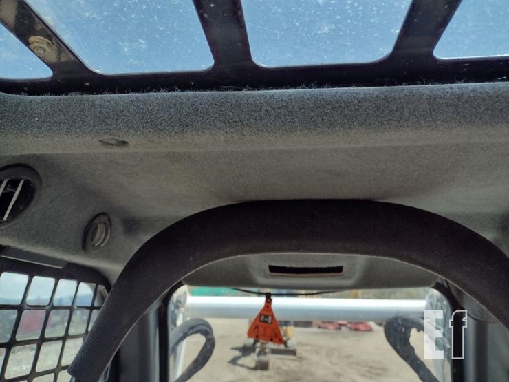 2021-bobcat-t595-image-11