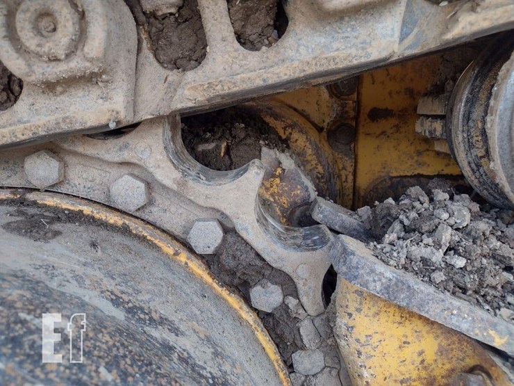 2008-deere-750j-lt-image-27