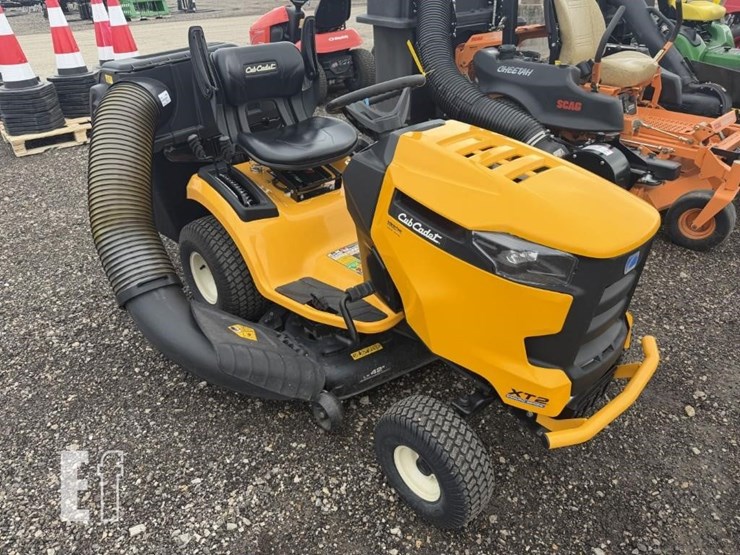 2017-cub-cadet-xt2-lx42-image-2