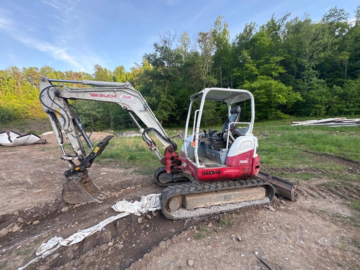 takeuchi-tb260-image-1