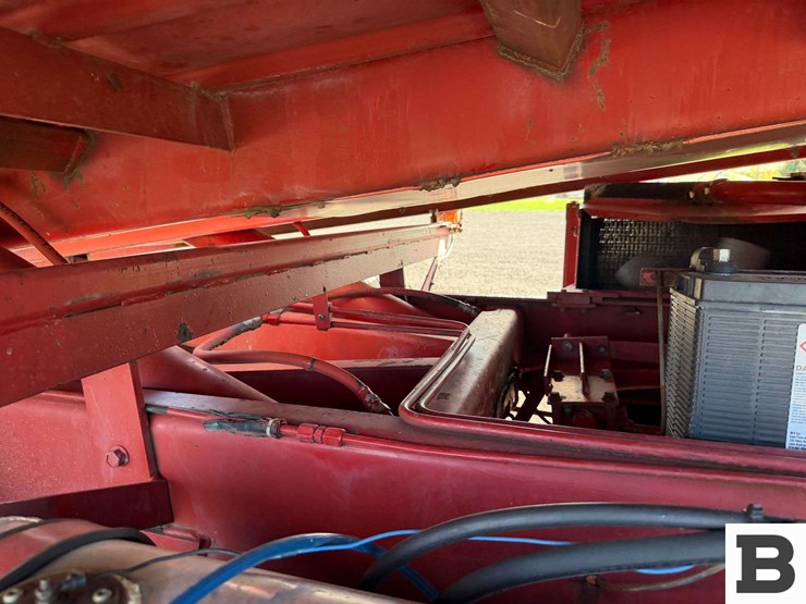 new-holland-1085-image-47