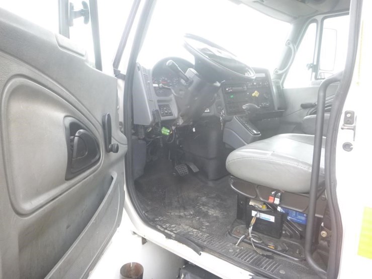 2006-international-durastar-4300-image-12