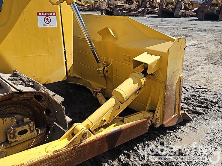 2005-komatsu-d65ex-15-image-13