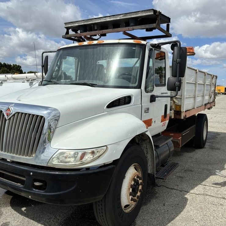 2004 INTERNATIONAL 4300