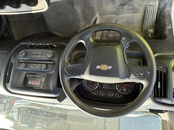 2015-chevrolet-silverado-2500-image-16