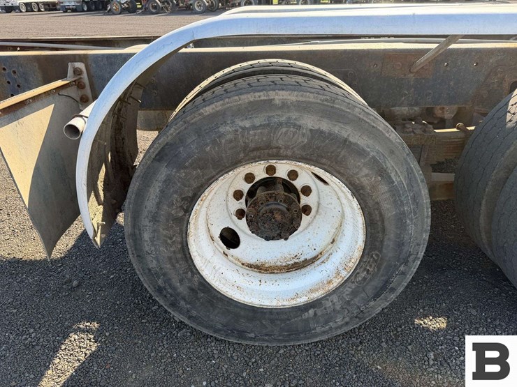 1998-international-f-4900-cab-&-chassis-truck-image-29