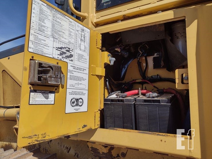 2004-deere-700h-image-18