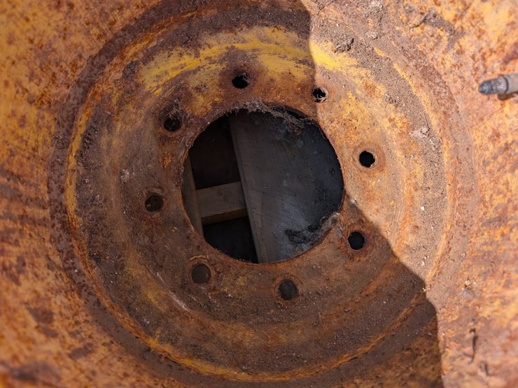 #5485-•-titan-tire-image-3