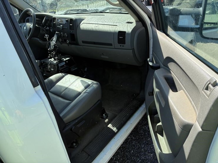 2011-chevrolet-2500-image-9