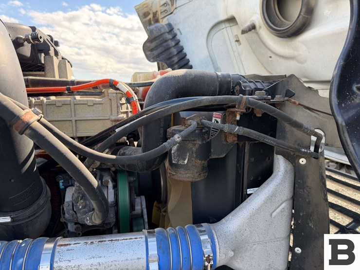 2012-freightliner-cascadia-125-image-55