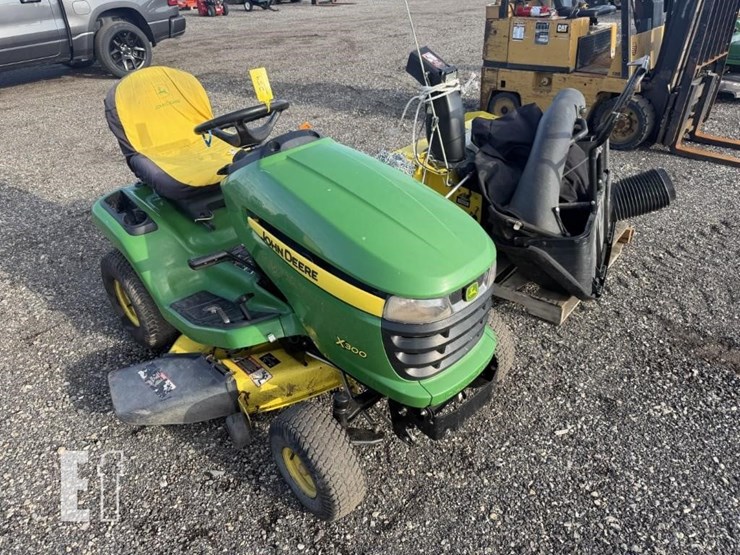 john-deere-x300-image-2