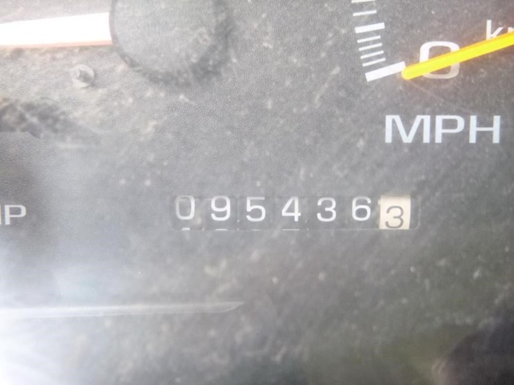 2002-chevrolet-3500-image-27