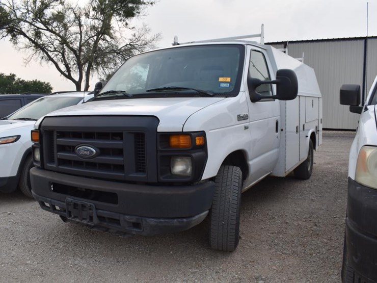 2013-ford-e350-image-1