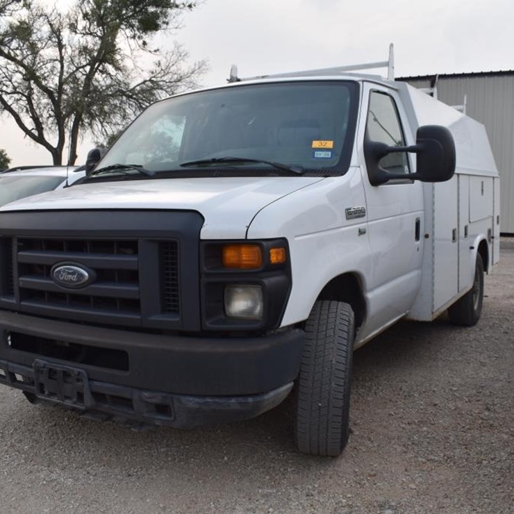 2013 FORD E350