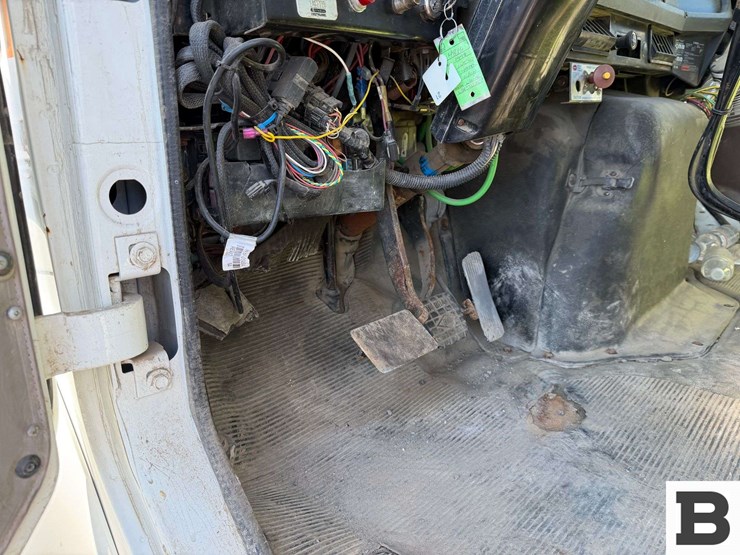 1998-international-f-4900-cab-&-chassis-truck-image-48