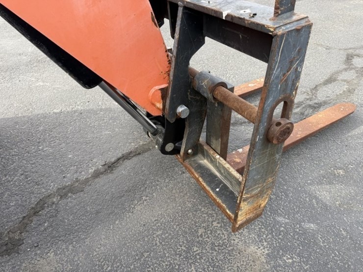 2015-sky-trak-6042-image-23