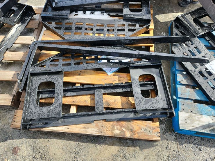 future-ft-dhc-skid-steer-forks-image-1