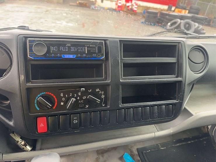 2020-hino-195-image-23