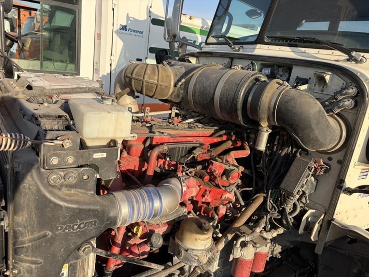 2015-peterbilt-365-image-7