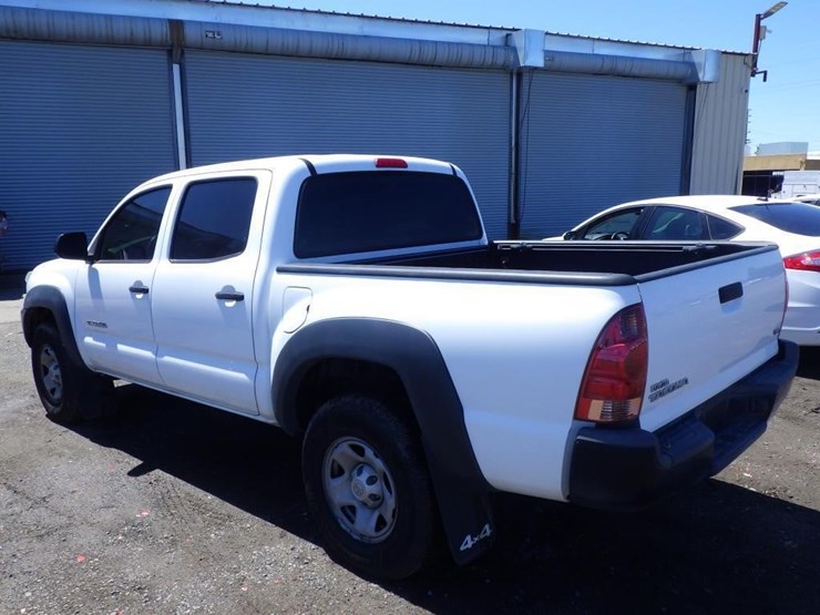 2015-toyota-tacoma-image-4