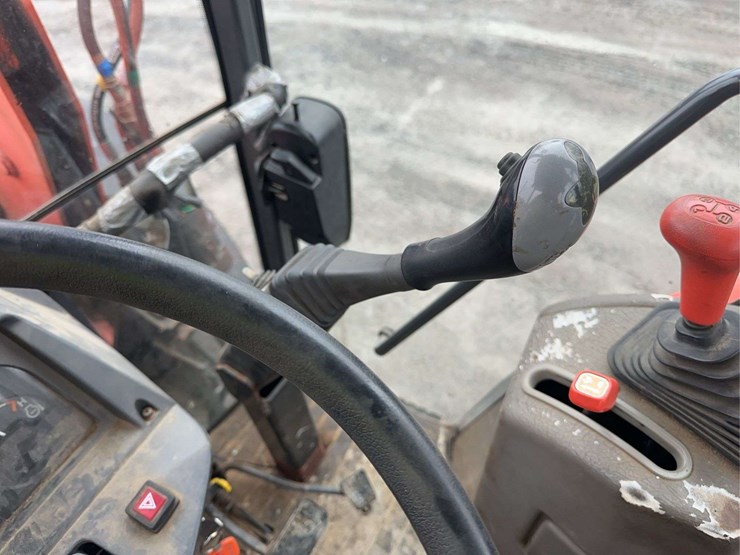 2001-kubota-m9000-image-27