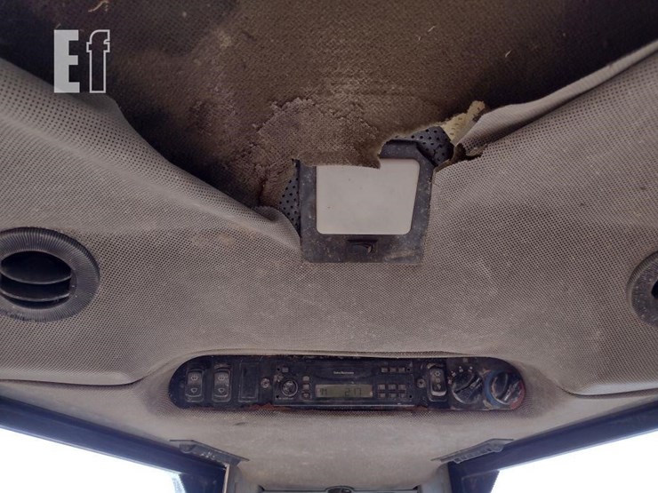 2005-deere-700h-xlt-image-8