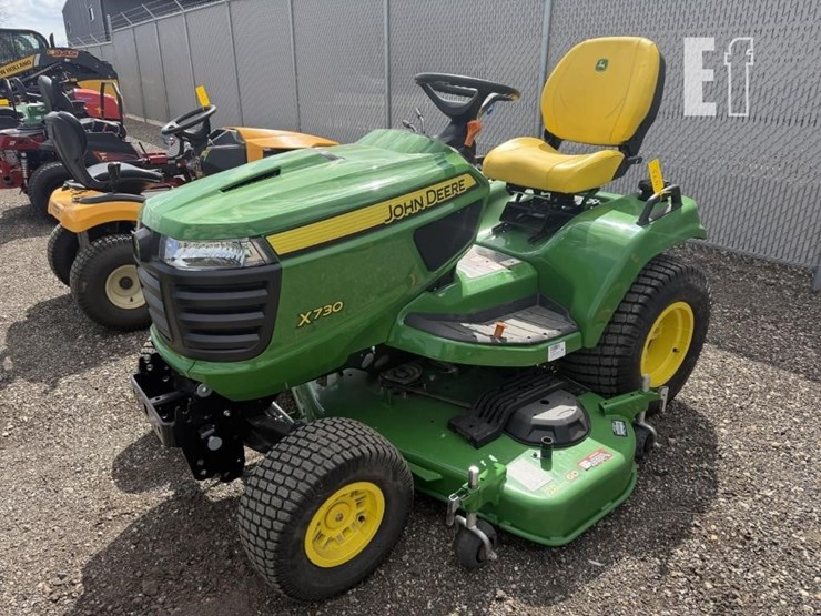 2022-john-deere-x730-image-1