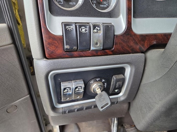 2015-kenworth-t800-image-24