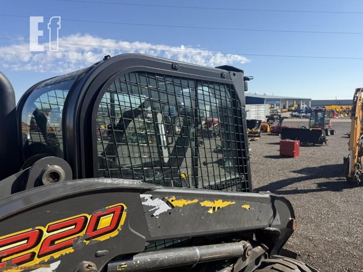 2018-new-holland-l220-image-18