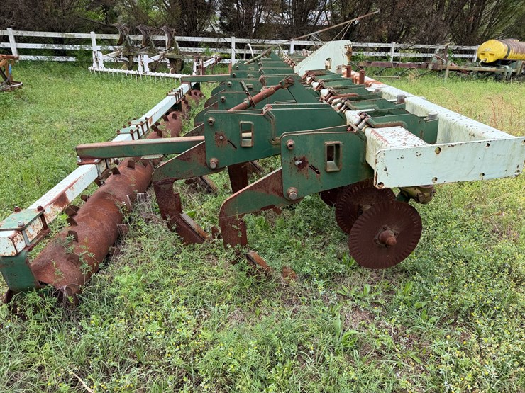 #518-•-#518-•-kmc-subsoiler---13-shank-image-4