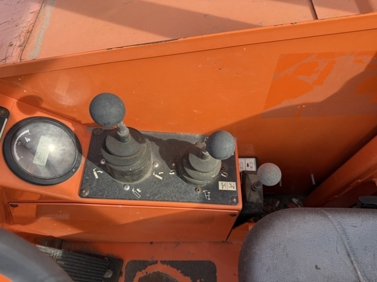 2015-sky-trak-8042-image-25