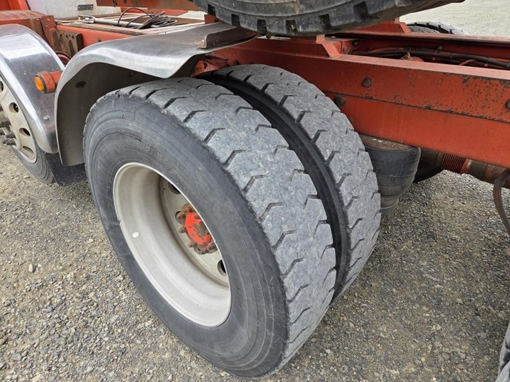 2016-peterbilt-367-image-63