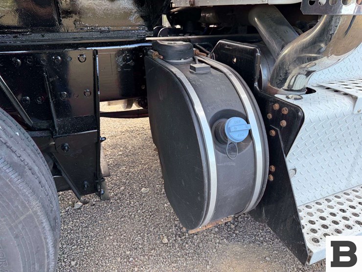 2017-kenworth-t880-image-36