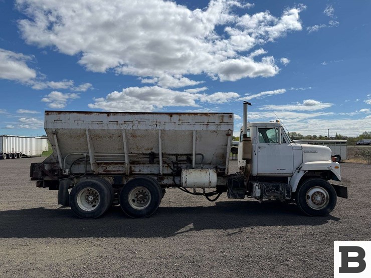 1977-international-fertilizer-truck-image-6