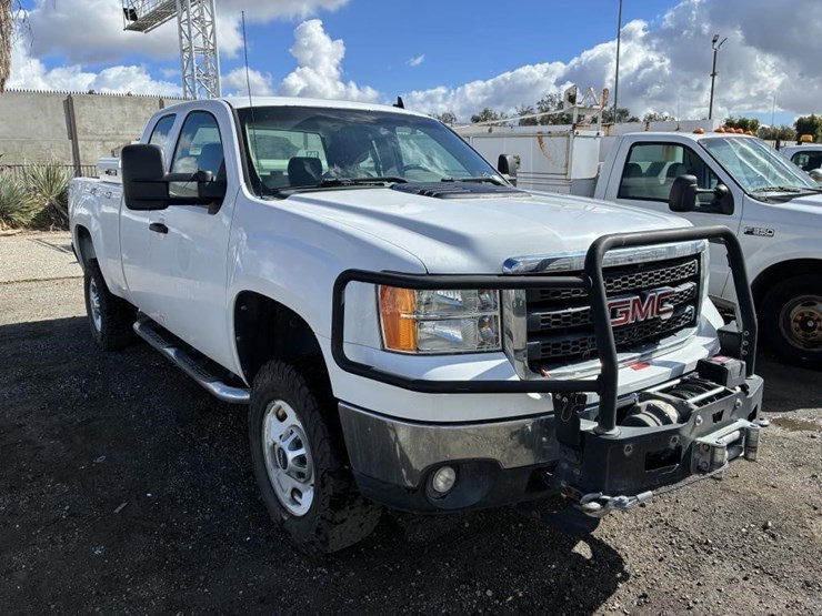 2012-gmc-sierra-2500-image-2