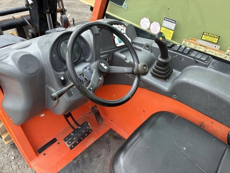 2015-jlg-g5-18a-image-15