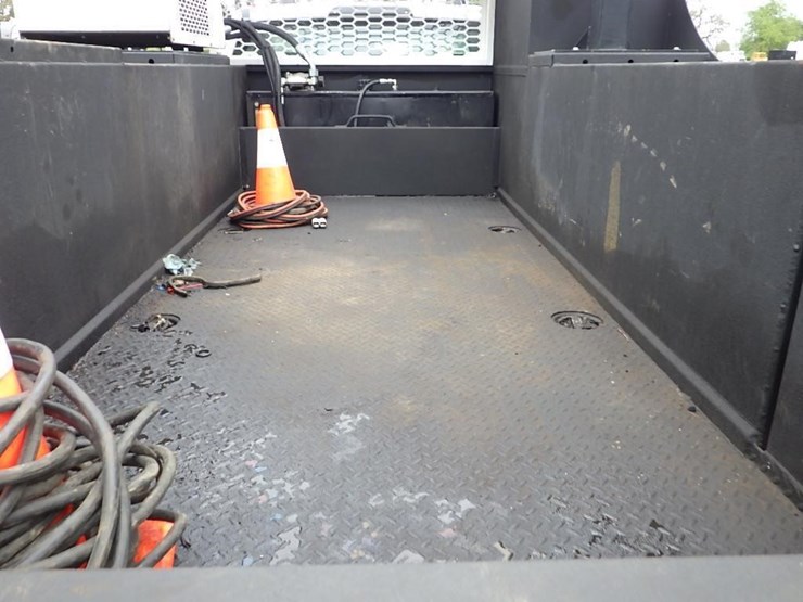 2022-ford-f550-image-9