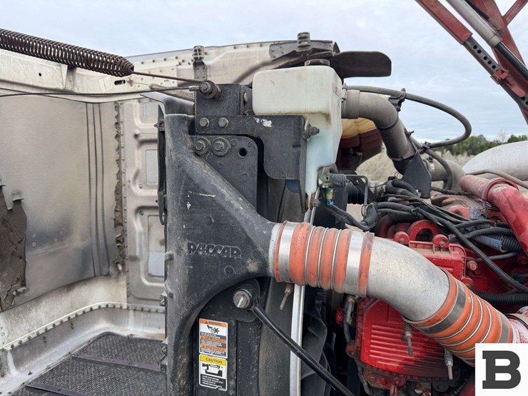 2013-peterbilt-388-image-44