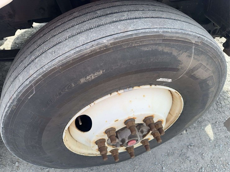 2018-peterbilt-579-image-12