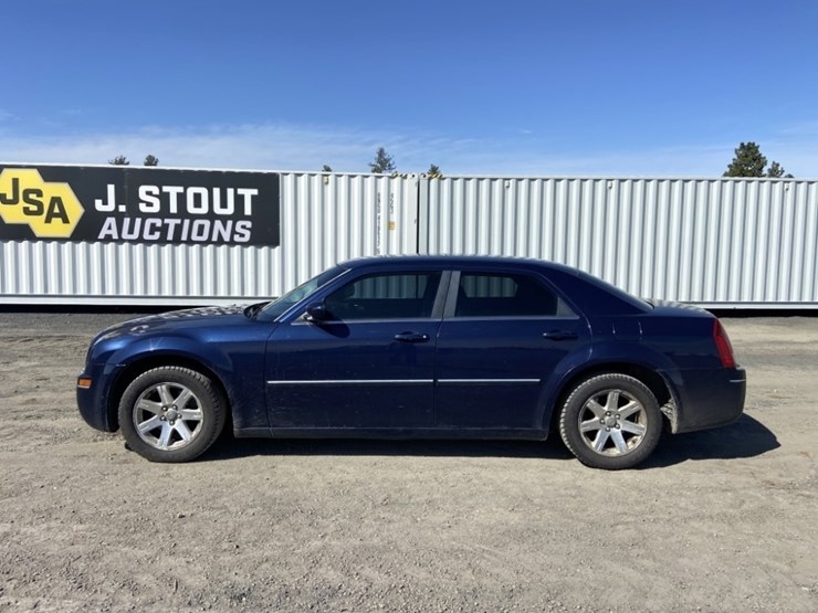 2006-chrysler-300-sedan-image-2