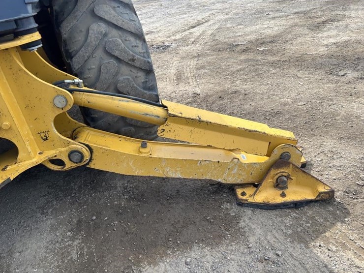 2019-deere-310l-ep-image-25