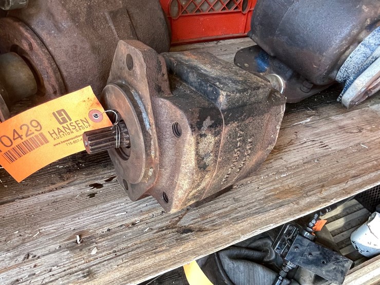 #10429-•-small-direct-mount-hydraulic-pump-image-1