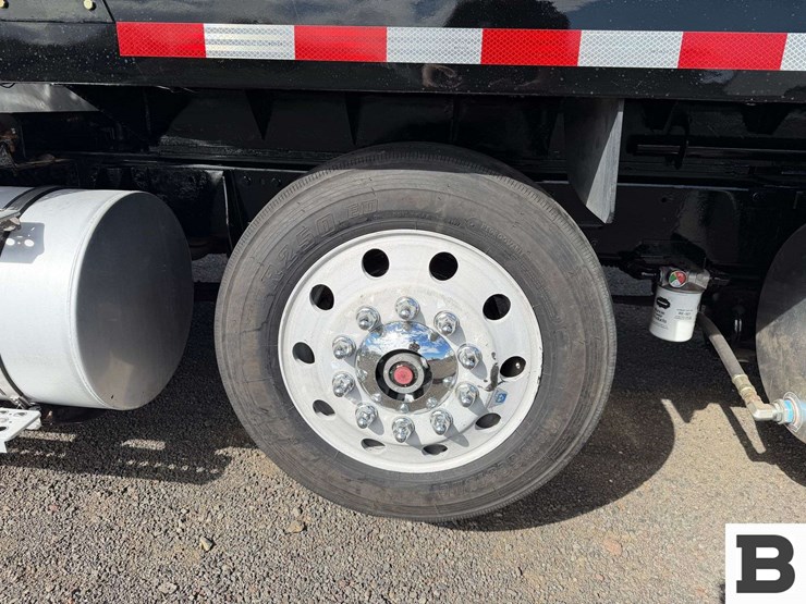 2017-kenworth-t880-image-14