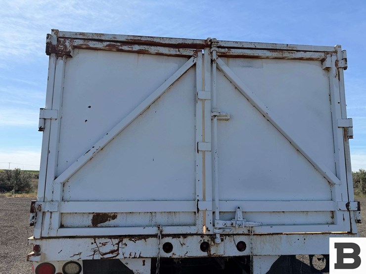 1979-ford-800-image-23