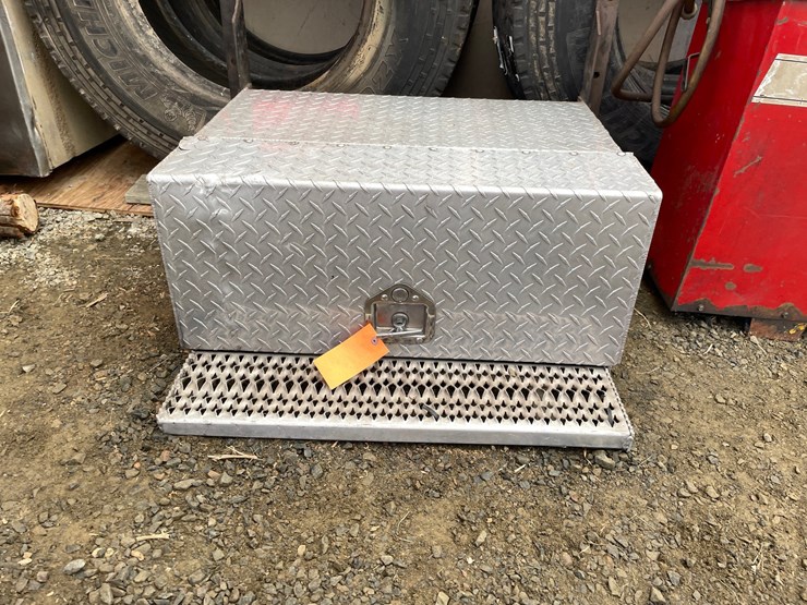 #10367-•-aluminum-step-toolbox-with-stainless-latch-image-2