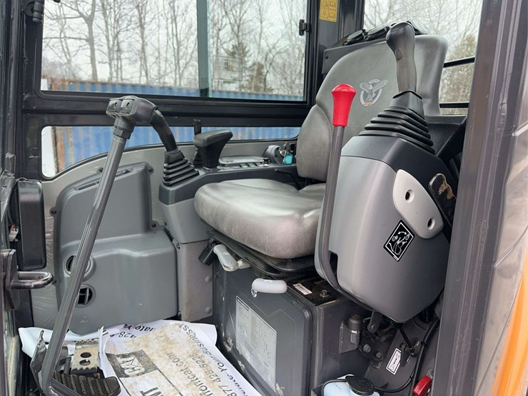 2024-case-cx37c-image-26