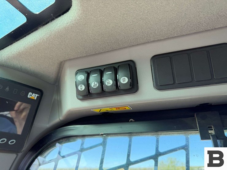 2017-caterpillar-299d2-image-51
